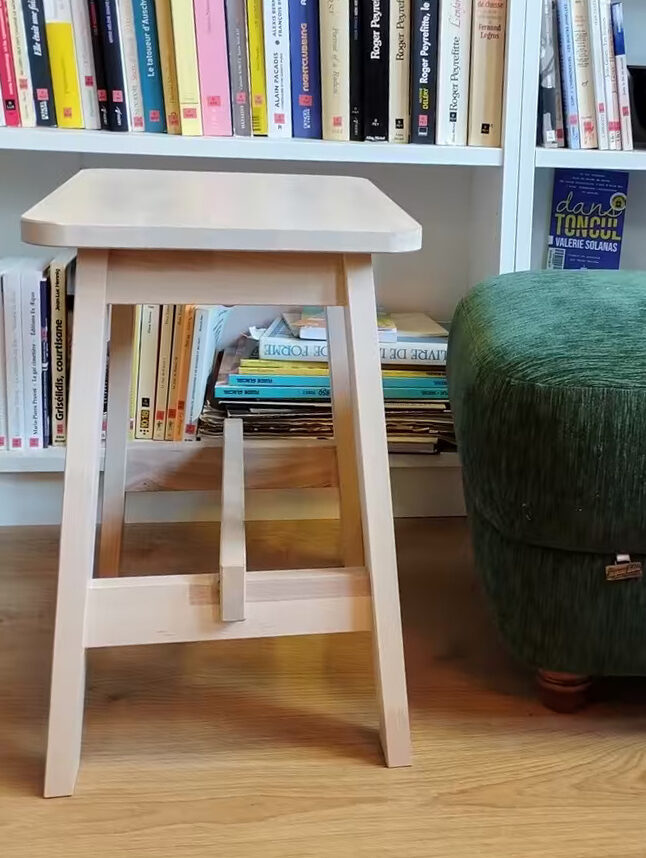 Tabouret en bois : (sans dossier) / 45cm