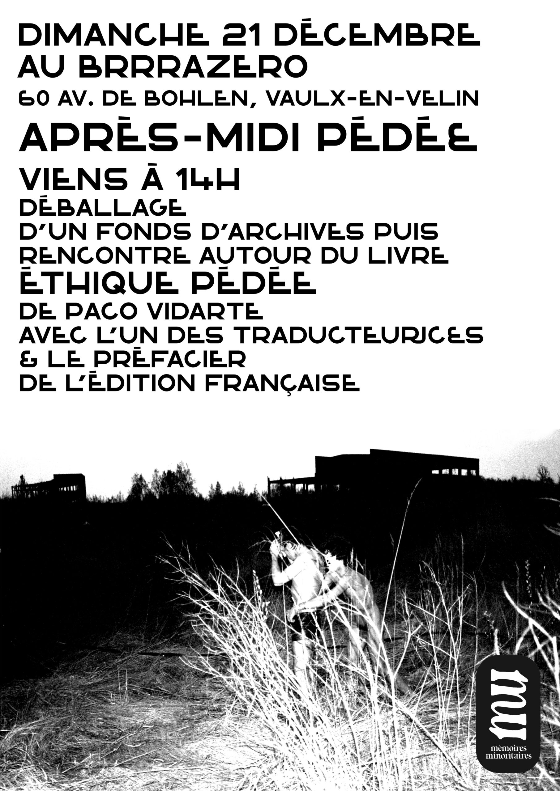 affiche de l'après-midi pédée ; sous le texte donnant les principales infos, une photo : sur un terrain vague, on devine 2 hommes nus et masqués, cachés par des herbes hautes ; au loin, l'ombre de bâtiments